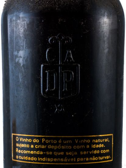 1973 Real Companhia Velha Colheita Porto (garrafa pirogravada em ouro)