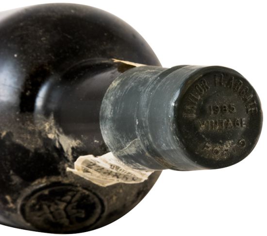 1985 Taylor's Vintage Porto (rótulo danificado)