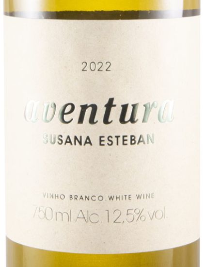 2022 Susana Esteban Aventura white