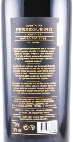 2015 Quinta do Pessegueiro Plenitude red