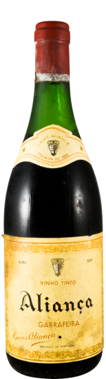 1980 Aliança Garrafeira red (yellow label)