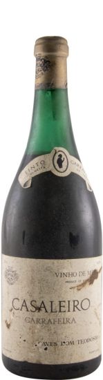 1957 Casaleiro Garrafeira red