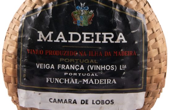 Madeira Veiga França Câmara de Lobos (cantil empalhado)