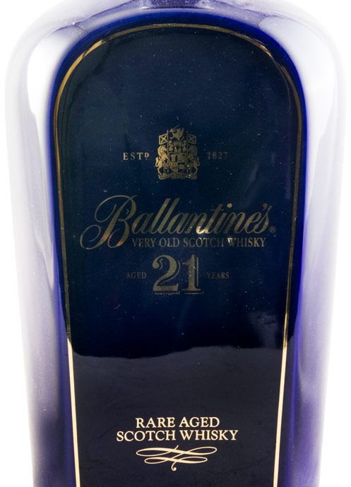 Ballantines 21 anos (garrafa em cerâmica azul)