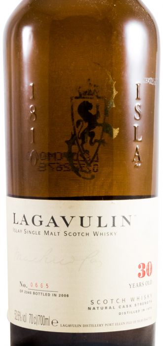 Lagavulin 30 anos (garrafa n.º0665 engarrafado em 2006)