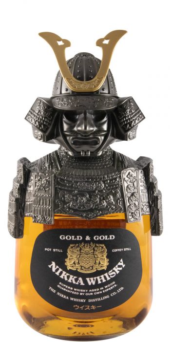 Nikka Gold & Gold Samurai (armadura em plástico) 75cl