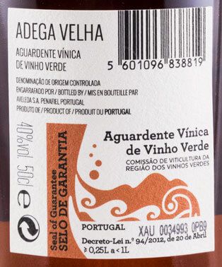 Aguardente Vínica Adega Velha 30 anos 50cl