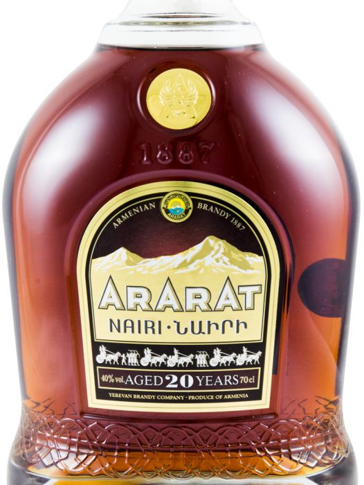 Brandy Ararat Nairi 20 anos