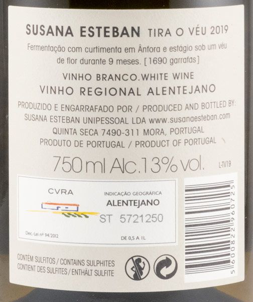 2019 Susana Esteban Tira o Véu white