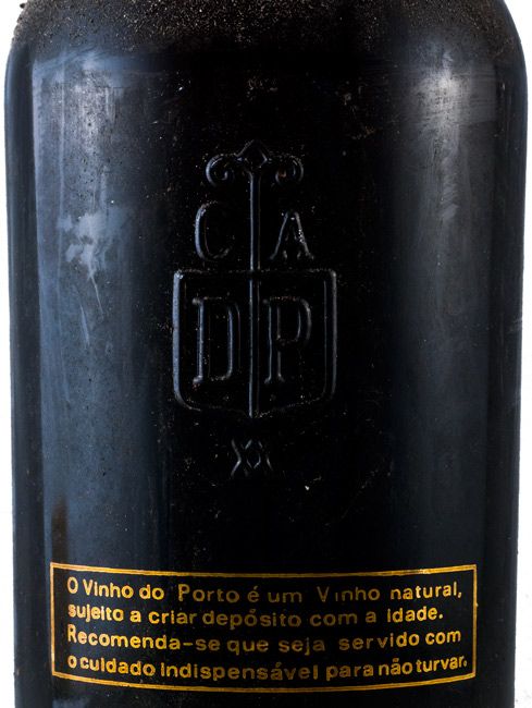 1973 Real Companhia Velha Colheita Porto (garrafa pirogravada em ouro)