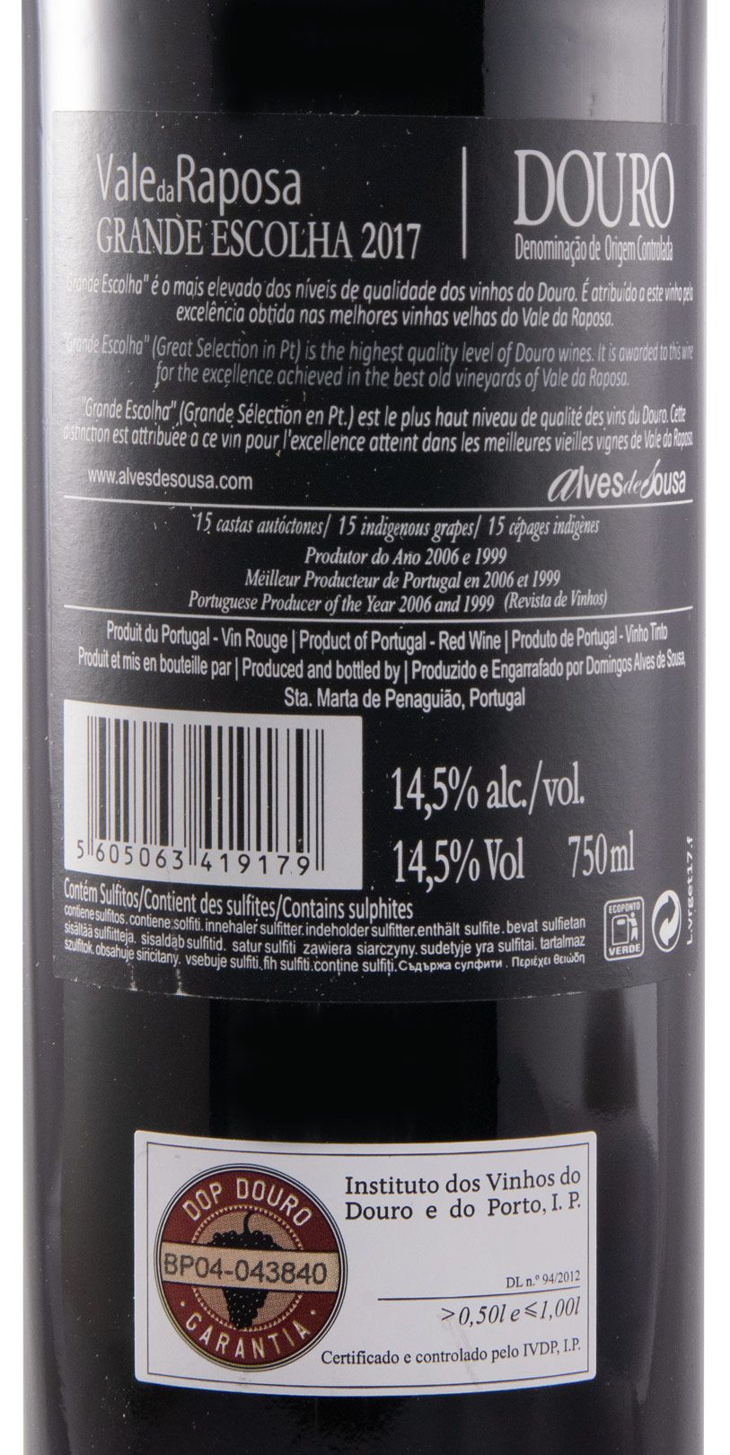 2017 Alves de Sousa Vale da Raposa Grande Escolha red