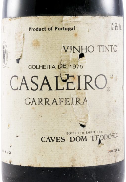 1975 Casaleiro Garrafeira red