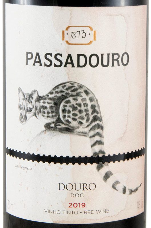 2019 Quinta do Passadouro red (damaged label)