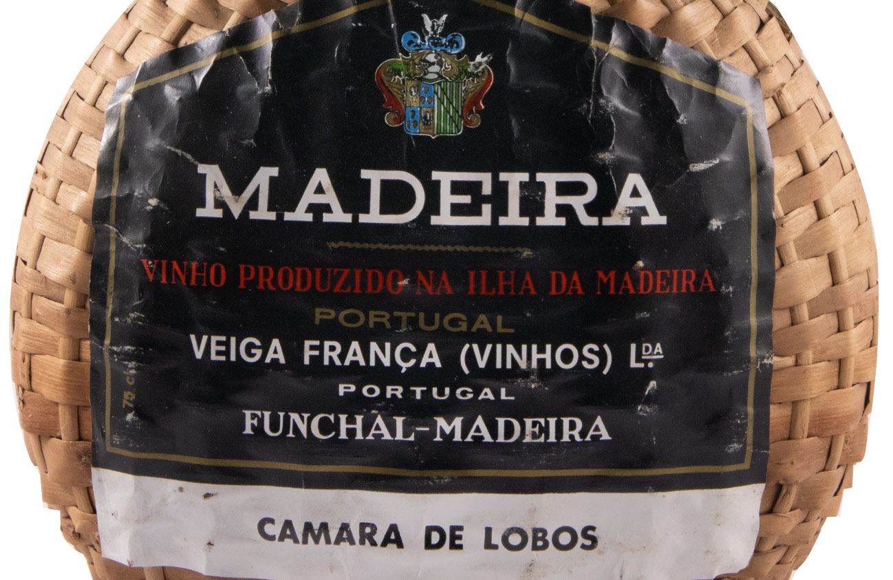 Madeira Veiga França Câmara de Lobos (cantil empalhado)