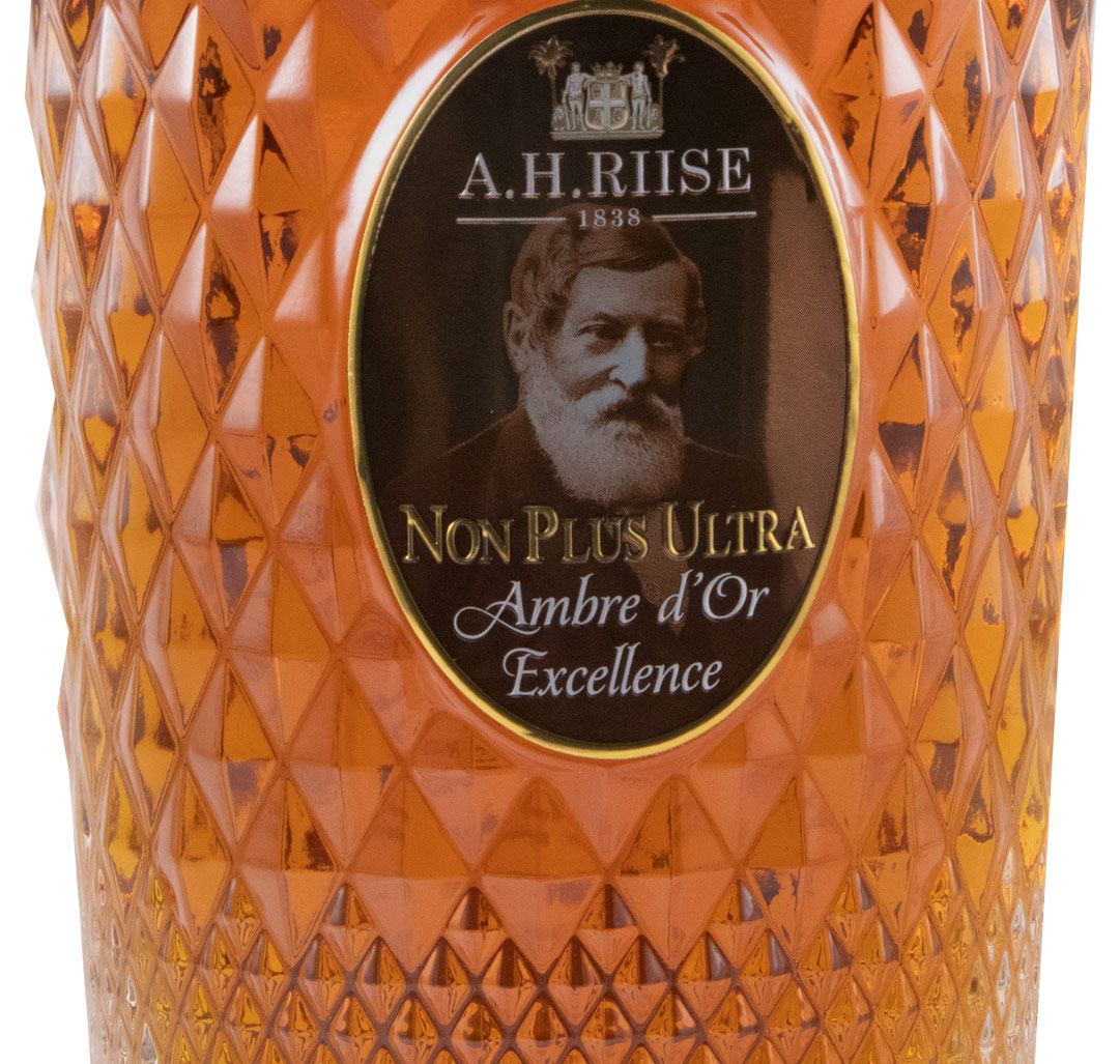 Rum AH Riise Non Plus Ultra Ambre d'Or Excellence